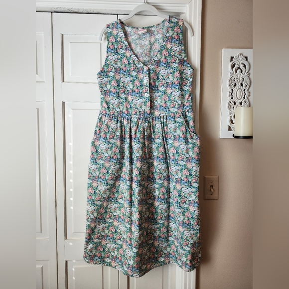 Lady Foot Locker Dresses & Skirts - Floral Button-Front Midi Jumper Dress